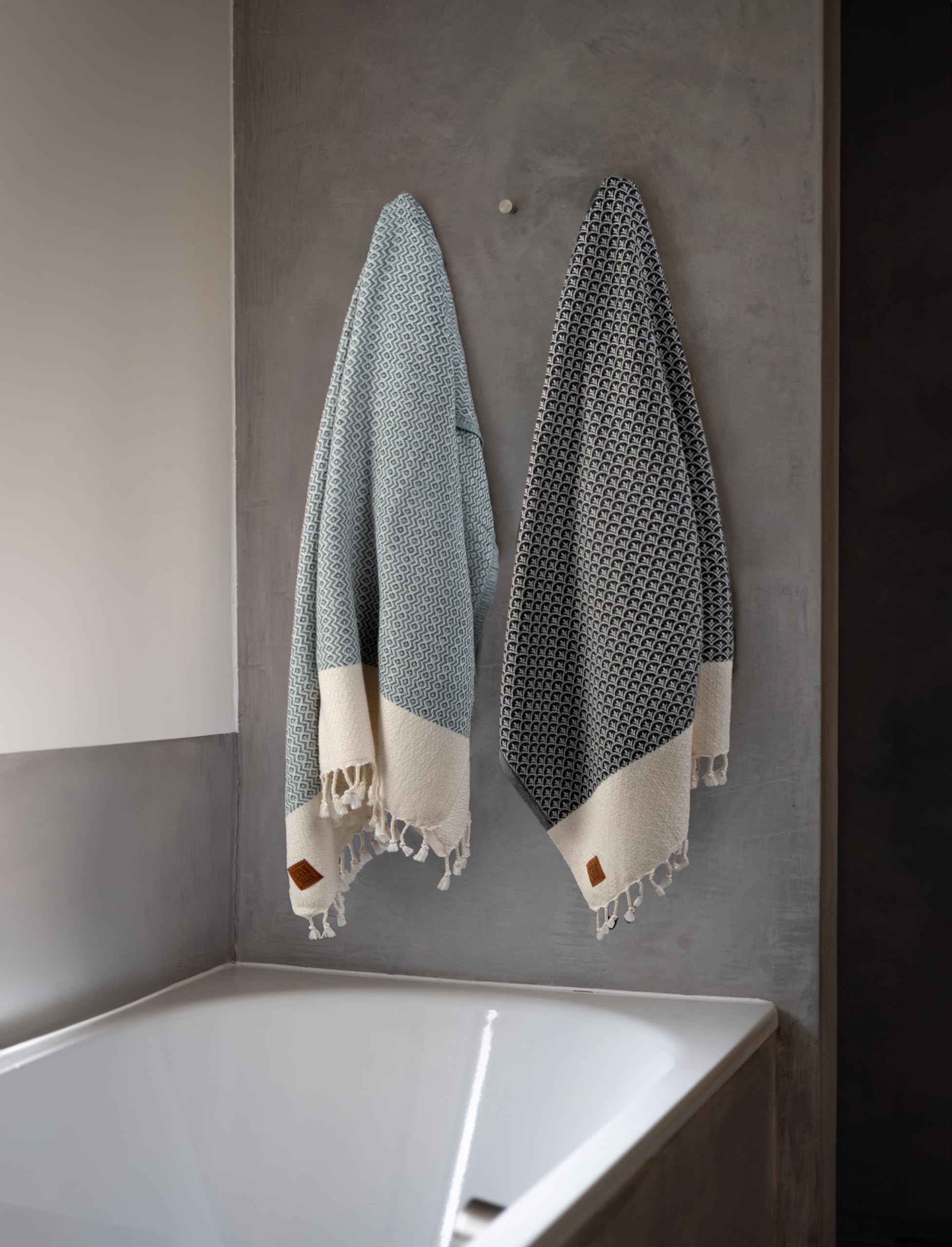 Gold CASE Turkish Hand Towels for Bathroom Set of 4 – 100% Cotton Bathroom Towels – Helen Kitchen Small Towel for Spa, Face, Tea & Dishcloth – Decorative Patterned Weave – Black